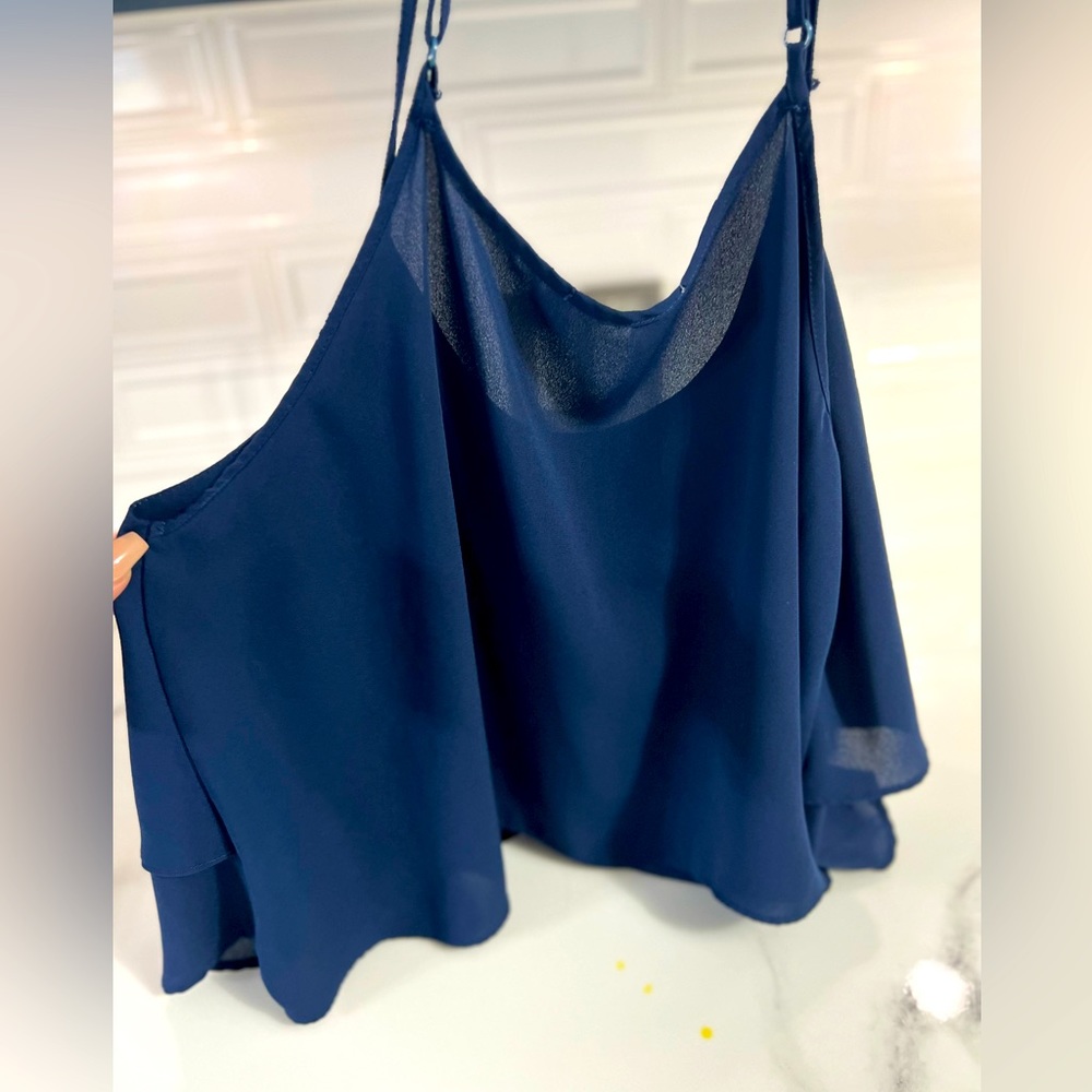 🎀 $10 or 3 / $25 🛍️ Navy blue chiffon layered tank. Gently used condition. XL.